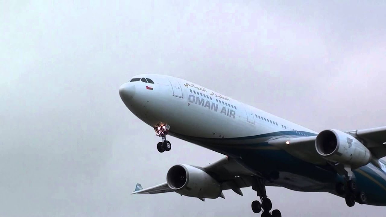 Oman Air Airbus 330-300 A4O-DD Landing London Heathrow 27L
