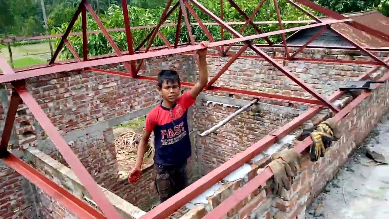 কাঠের চেয়ে কম খরচে লোহা দিয়ে ঘর বানানোর একটা চিত্র