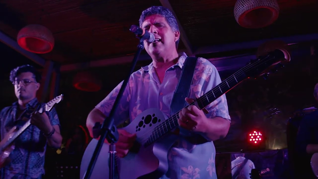 Midlife Crisis toca Como Un Burro Amarrado En La Puerta Del Baile en Amadeus Club -- 25 febrero 2022