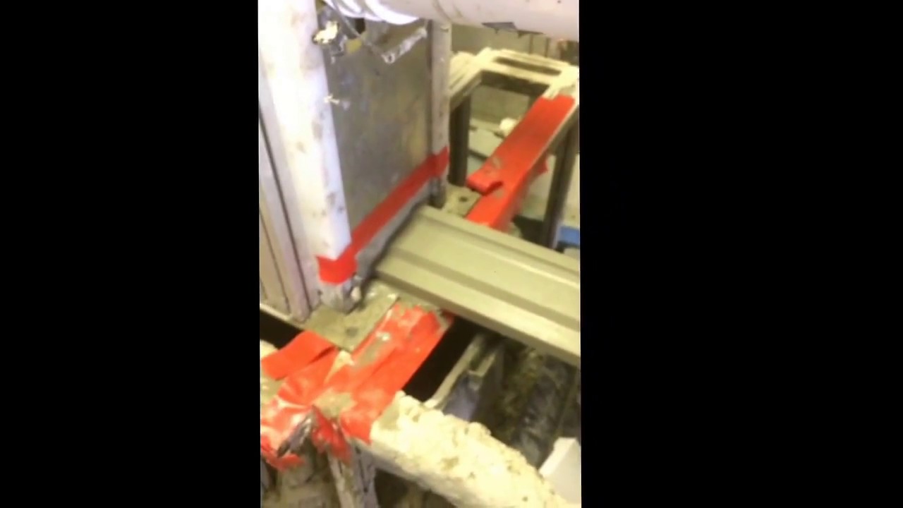 Coating foam with a Dexmachine foam coater