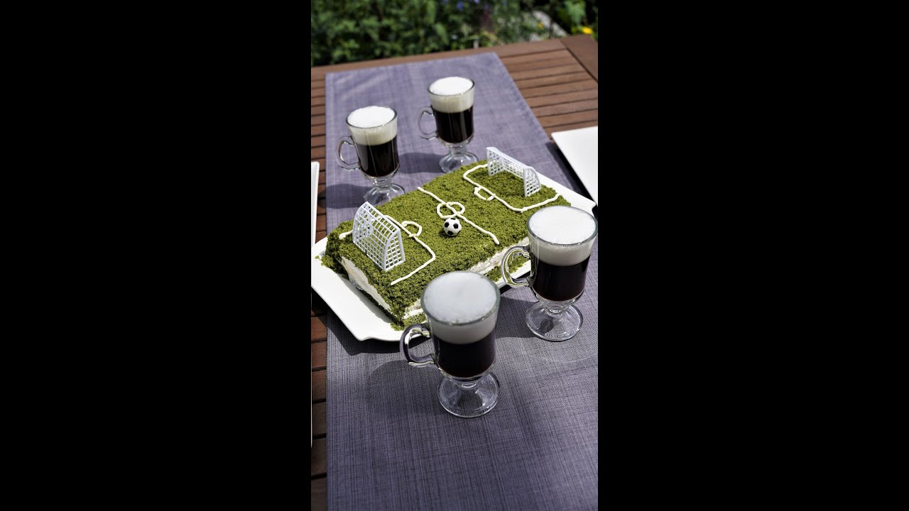 Fußball-Kuchen & Irish Coffee | Soccer Cake | Ispanaklı Futbol Sahası Pastası #Shorts - Umihito.Vlog