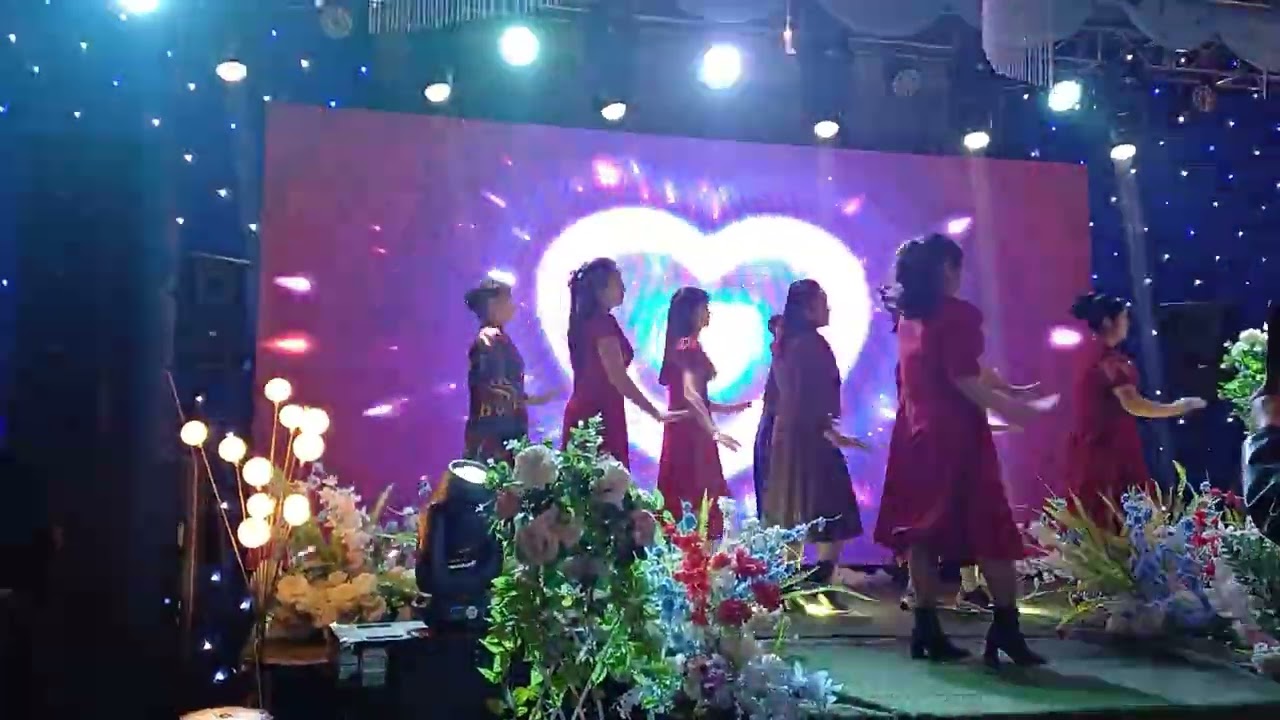 Hồng trần tình ca CLB dân vũ xóm đảo 