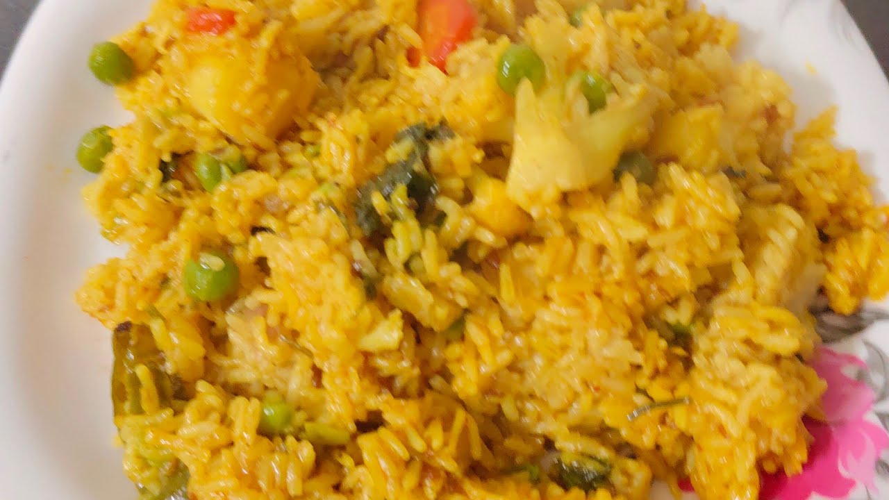 chhoti bhen ne banye ||namkeen chawal ||aur voh be hari mirch dal ke