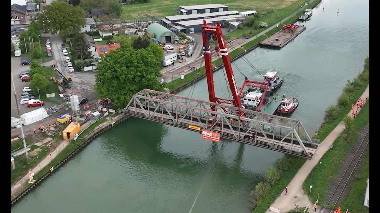 Erste Bahnbrücke über den Wesel-Datteln-Kanal ausgehoben