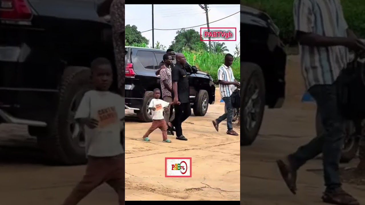Eeeeiii A man tried to sell his own son 🫢 😲. Subscribe now! 