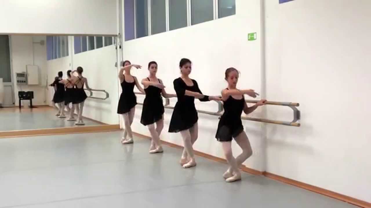 Lezione di Danza Classica - Pliés