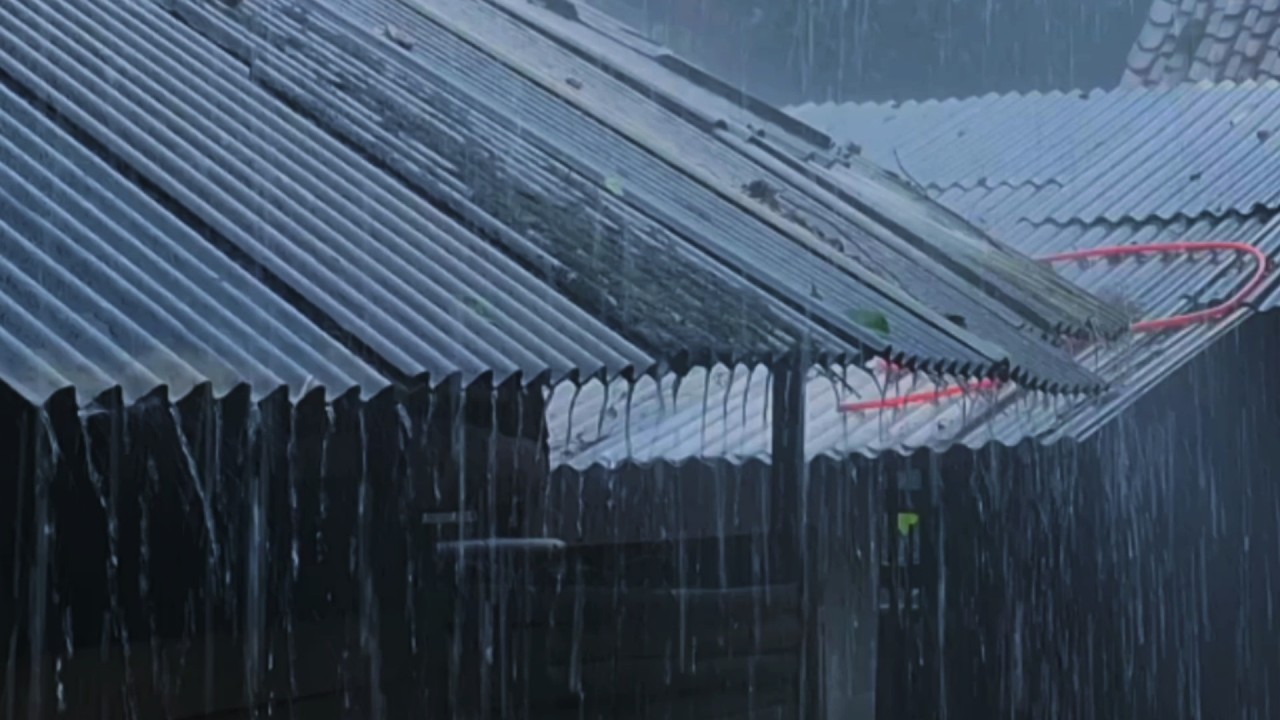 Сильный дождь на жестяной крыше от бессонницы 🌧️ Звуки дождя для глубокого сна и ночная атмосфера дл