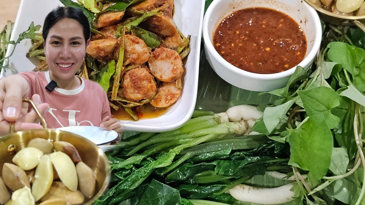 วันนี้เมนูผัดพริกแกงลูกชิ้น กินคู่กับผักต้มและผักสดลูกเนียงดองดองเองกรอบๆกินคู่กับน้ำพริกอร่อยมากค่ะ