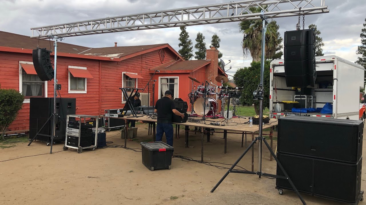 Usando Equipo Grande - JBL VRX928LA & JBL SRX728S para Grupo Comando RP5