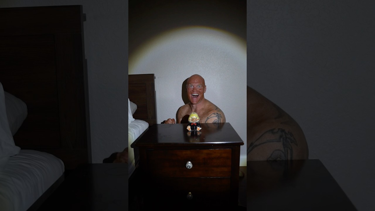 Real things I&rsquo;ve seen as a Paramedic. What happened to the creepy guy in the room? #room #flashlight