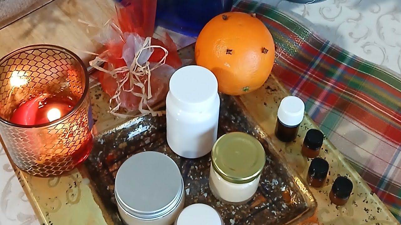 Centro tavola natalizio.   Ultimi regali e                 preparativi per il pranzo Natale