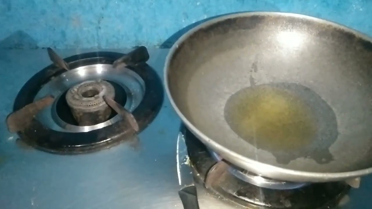 बटाट्याची भाजी आणि तांदळाची भाकरी 