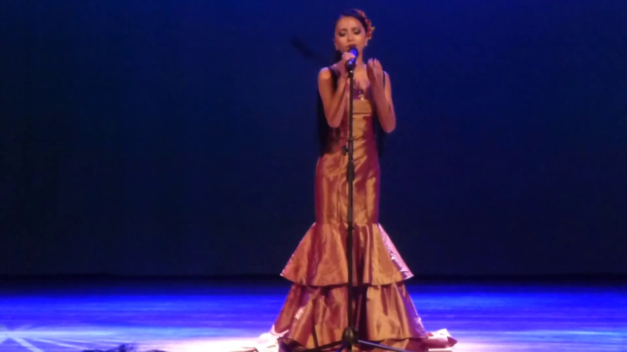 Lita Pezo canta 