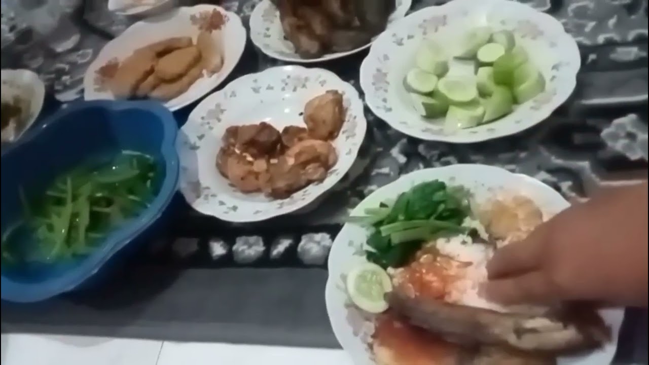 Makan bersama di rumah nenda