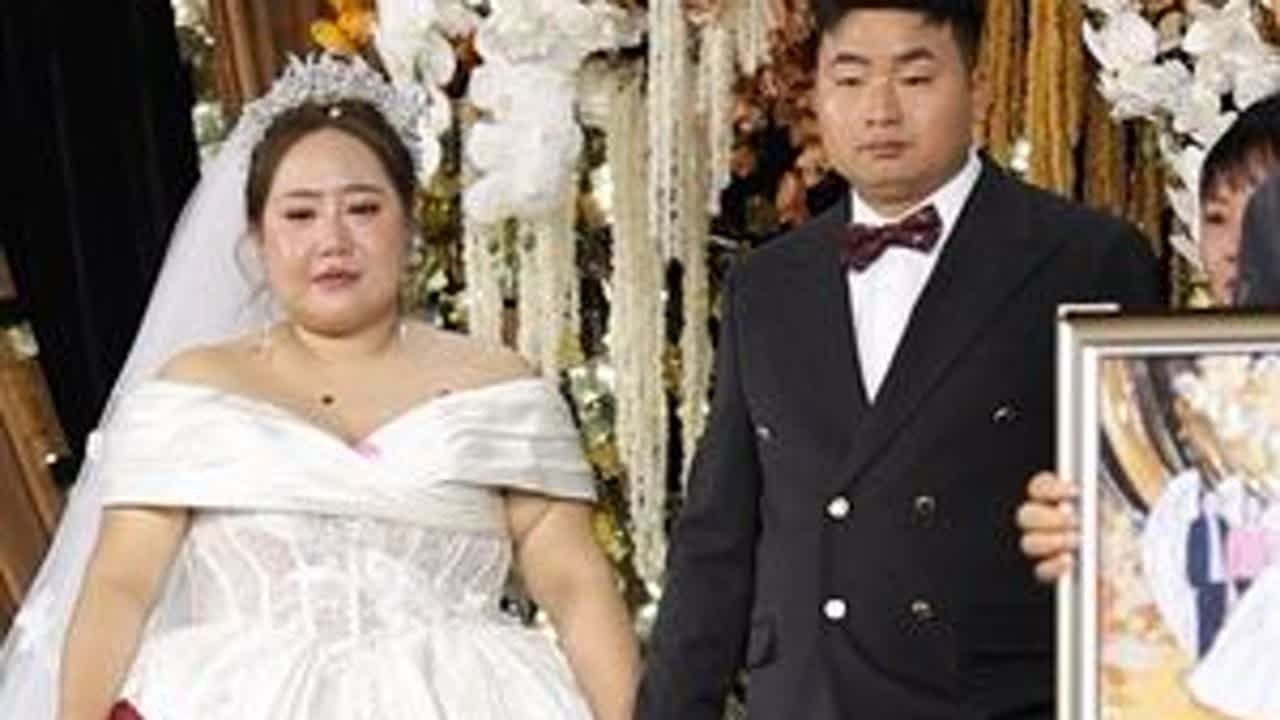 我相信我结婚那天他们也一定都来了，新婚最好的礼物莫过于弟弟送的这张全家福，让我的这个婚礼变得更加圆满，天上人间终会相见！#全家福 #美丽文龙 #结婚那天 #泪奔瞬间