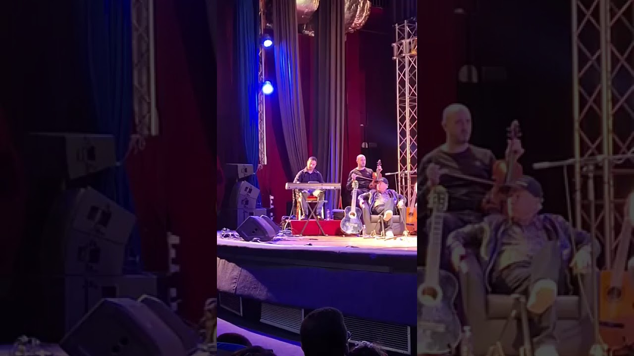 Ouazib mohand amezien chante a tiziouzou 
