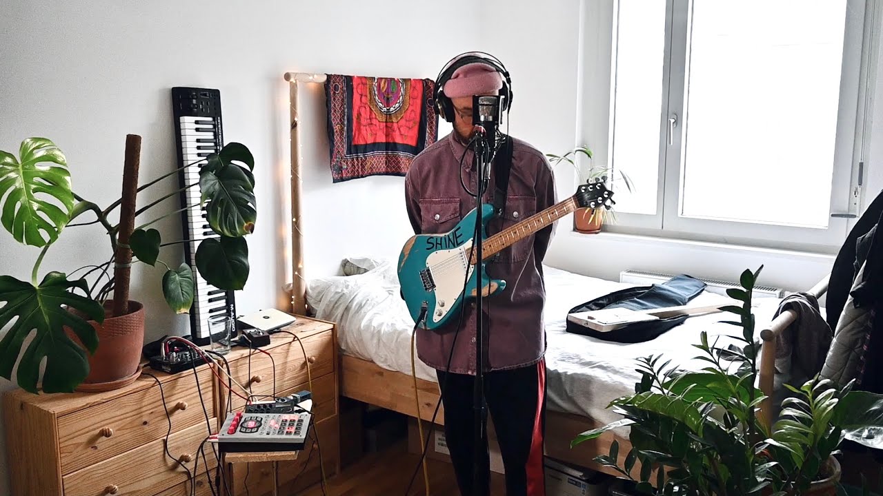 recording music live in my bedroom (and my new bass)