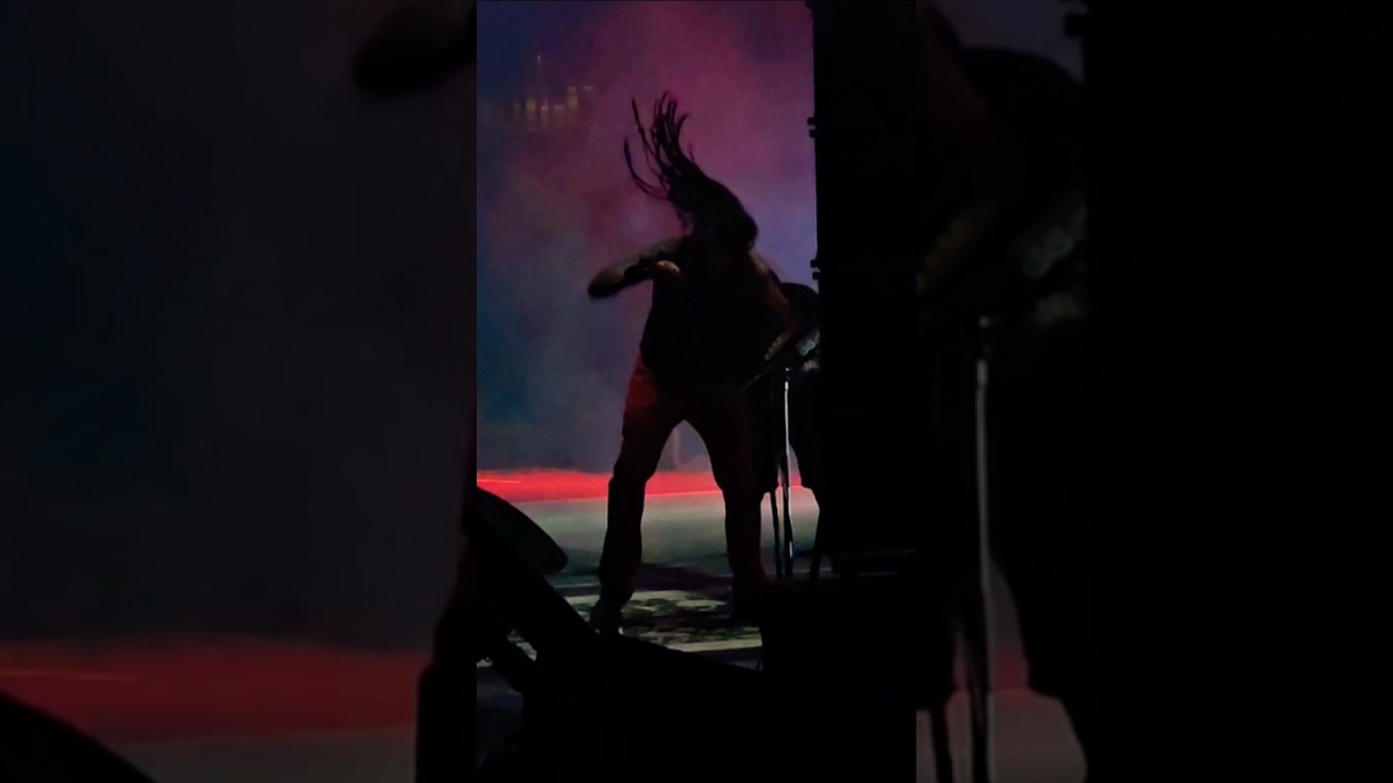 Korn's Jonathan Davis Straight up Snapping Live Oildale