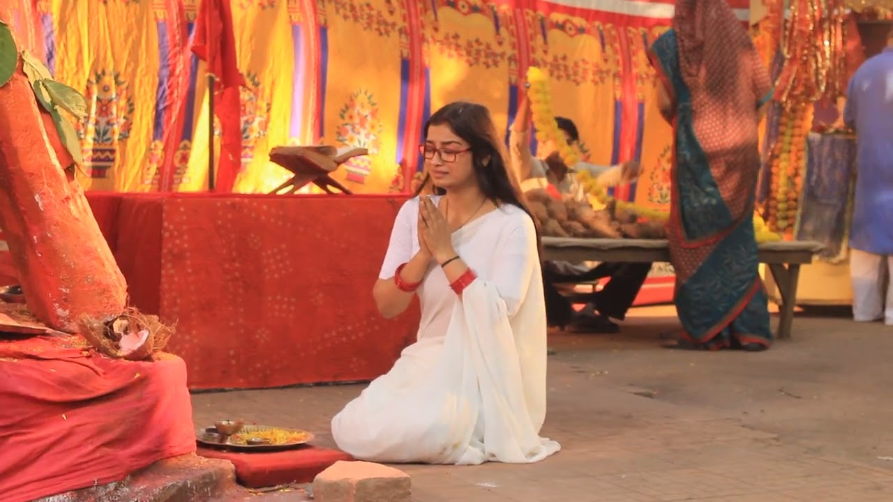 Rohi ro Rahi Hai 😭 Bhagwan ke samne nihaar ko bachane ke liye #soothing dekhiae man Sundari 🎬🎥📽️