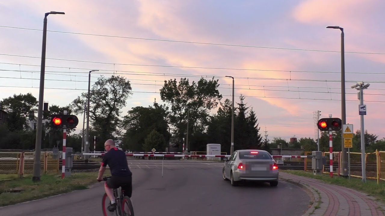 Przejazd kolejowy Strzałkowo (PL) - 29.7.2022 / Železniční přejezd / Railroad crossing