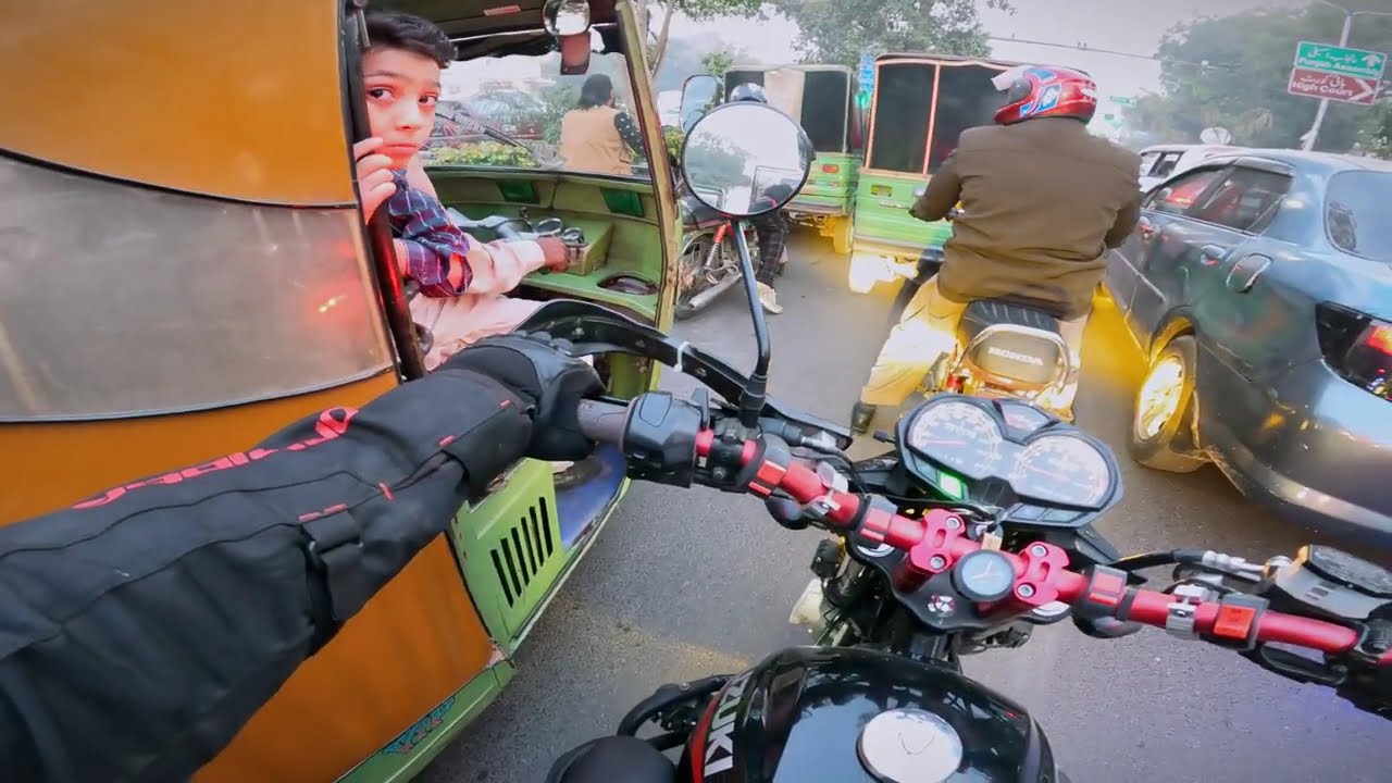 Honda CB 150 vs Suzuki GR 150 - Street Diaries 018