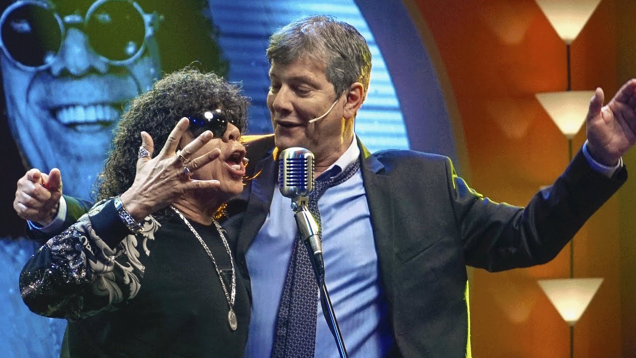 LA MONA Y PERGOLINI CANTARON A DÚO EN UN CIERRE A PURA FIESTA DE OTRO DÍA PERDIDO