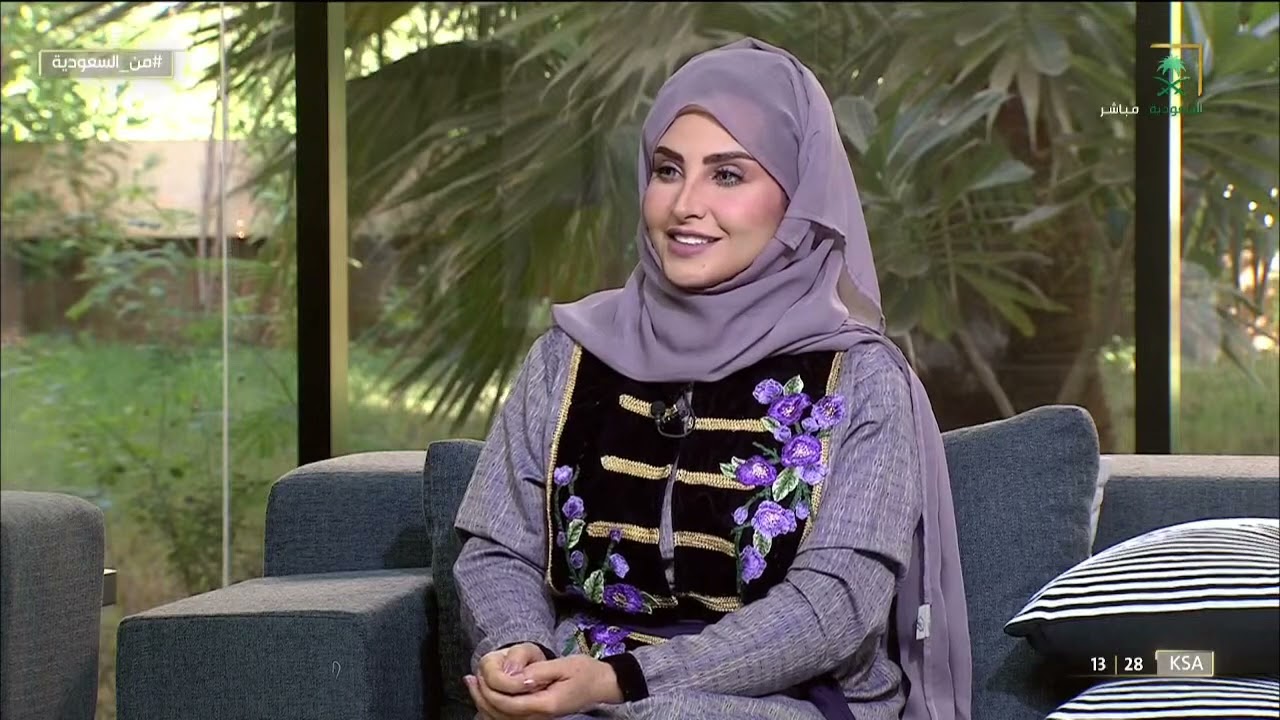 الأستاذ إبراهيم شراحي وزوجته يحتضنا 