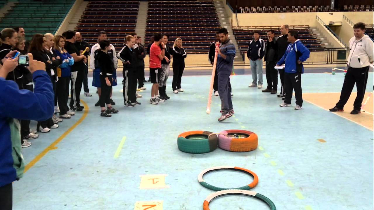 1A ETAPA MINI ATLETISMO MONTAGEM DAS ESTAÇOES PELOS PROFESSORES 6