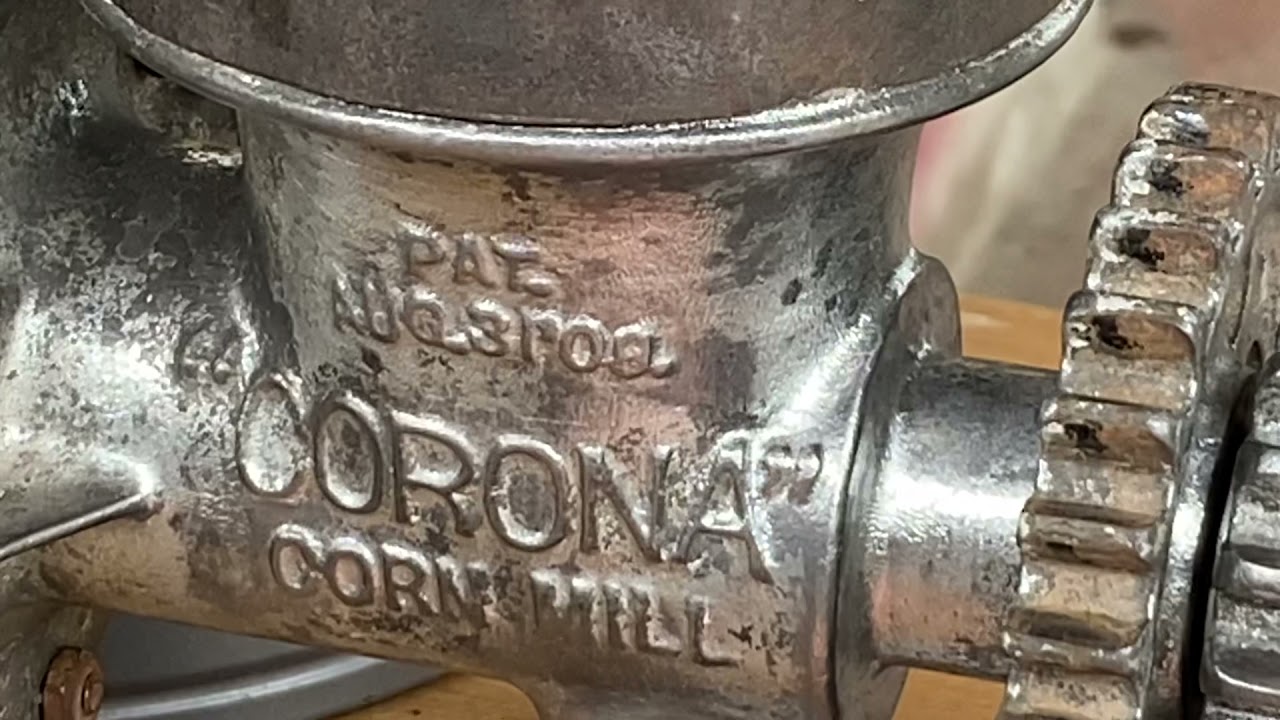 Molino Corona antiguo moliendo caf&eacute; , Sistema de engranajes alto torque