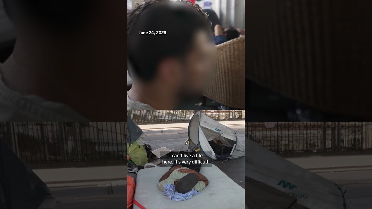 Мигранты в Париже страдают от изнуряющей жары