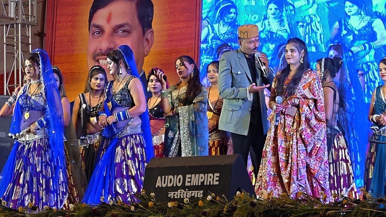 जित्तूखरे और रामदेवी की हो गई बहस मंच पर || पहले जैसी दम रई नैया || टल्ली रत बियर में😁 जवाबी राई