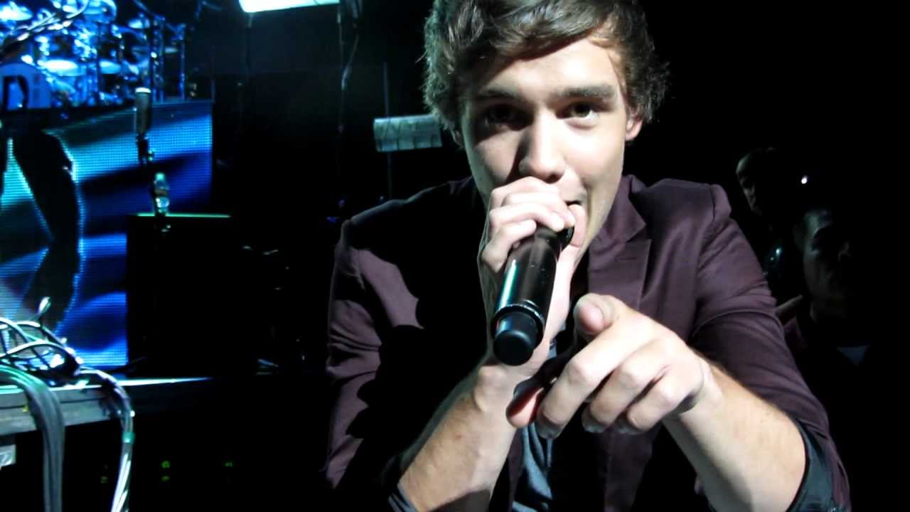 One Direction - Tell me a Lie [LIAM SINGS INTO MY CAMERA!]