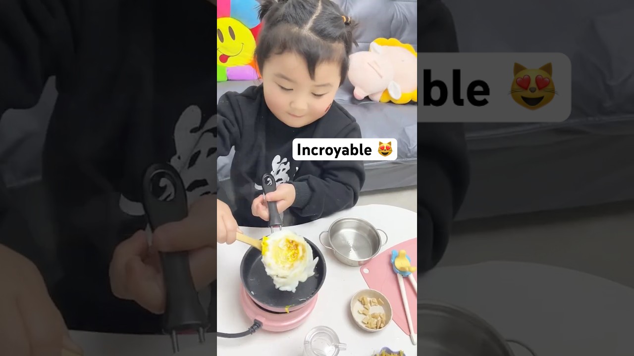 Un enfant a la cuisine  