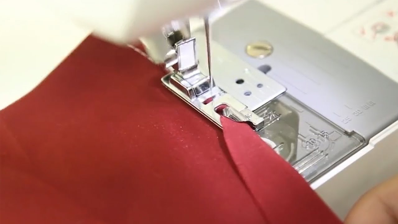 Kalevel Narrow Rolled Hem Foot (Instruction)