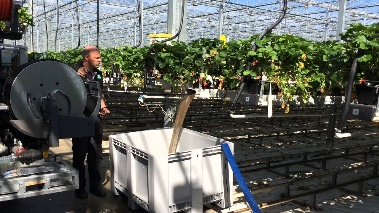 Meteor Systems - Cleaning GM14 gutter