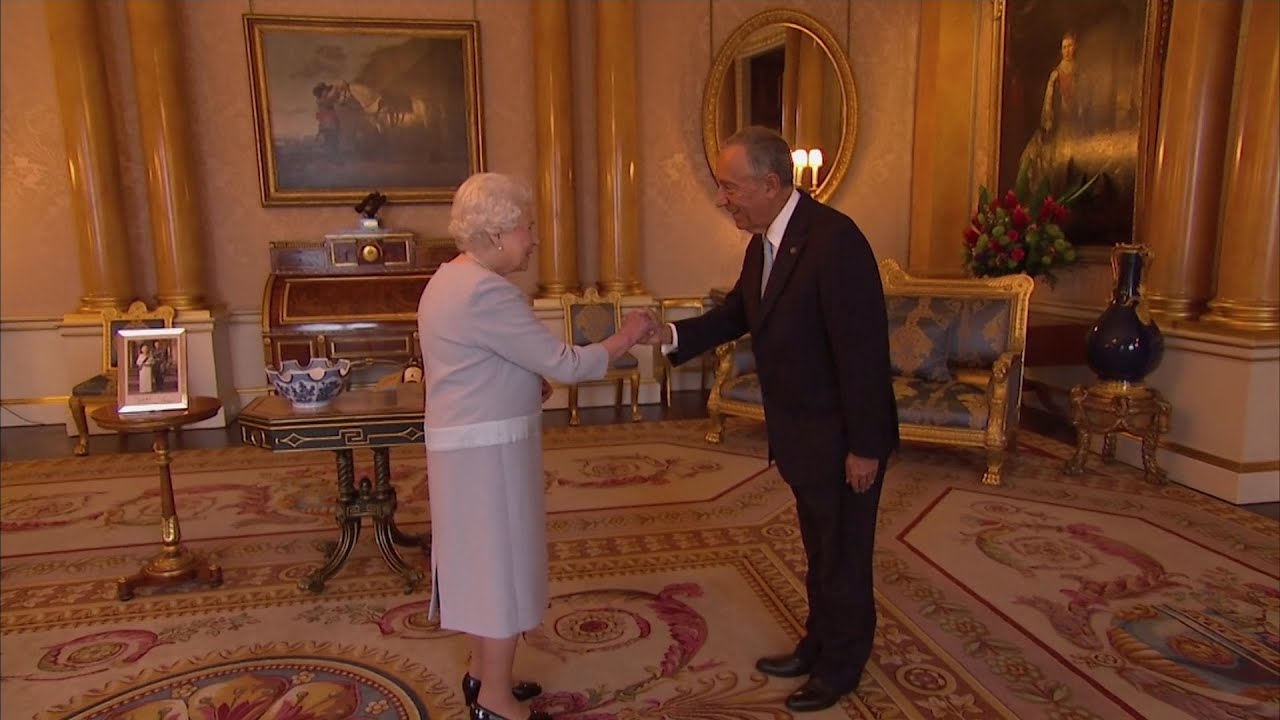 Encontro com a Rainha Isabel II no Palácio de Buckingham