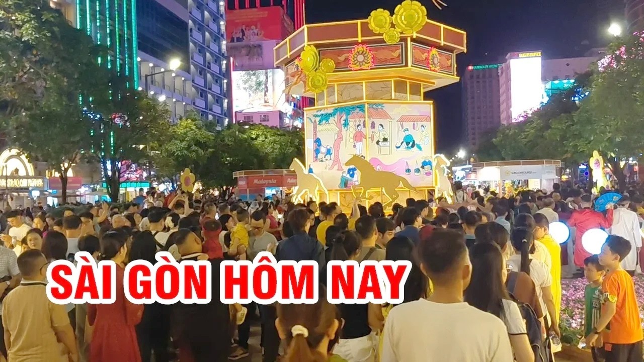 Đi giữa Sài Gòn đông nghẹt cảm giác ngộp thở