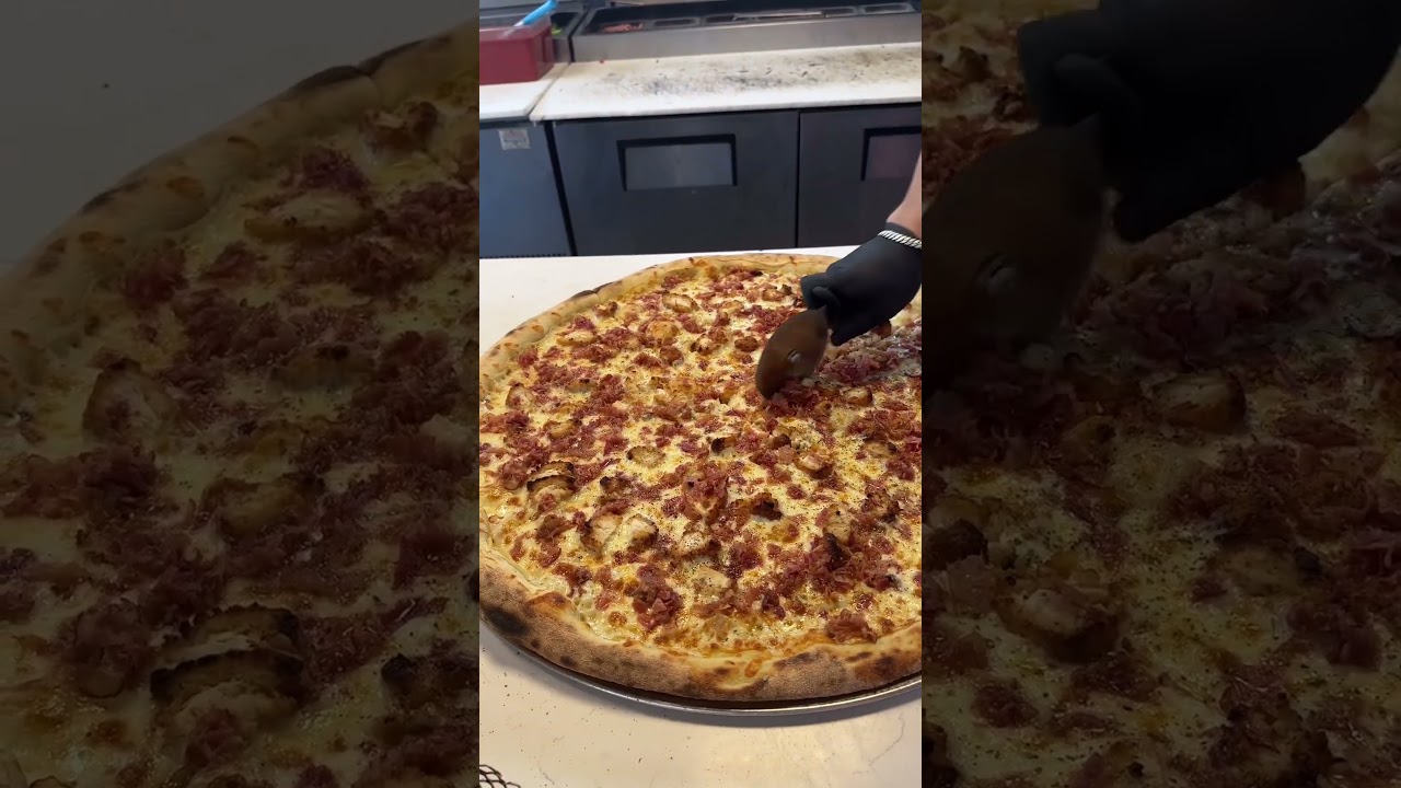 Pizza slice off. #viralvideo#foodie #pizza #asmr #pizzasmr #pizzalover