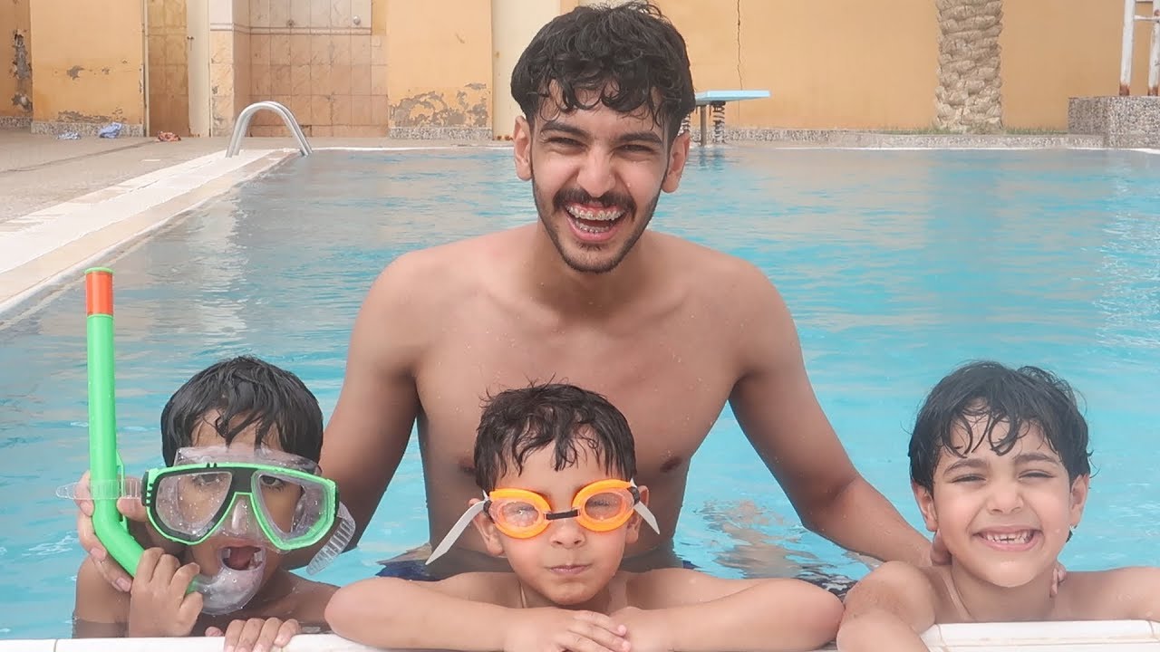 سباحه مع الغواصين الصغار 😂😂💔