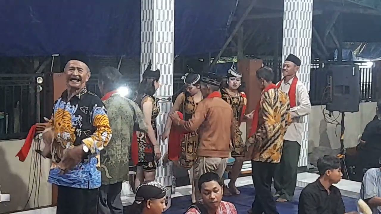 Seni: Tayub;.... Lagu Kereta Malam, Gerajagan Banyuwangi, Tetanen,.... Campursari Cipto Laras