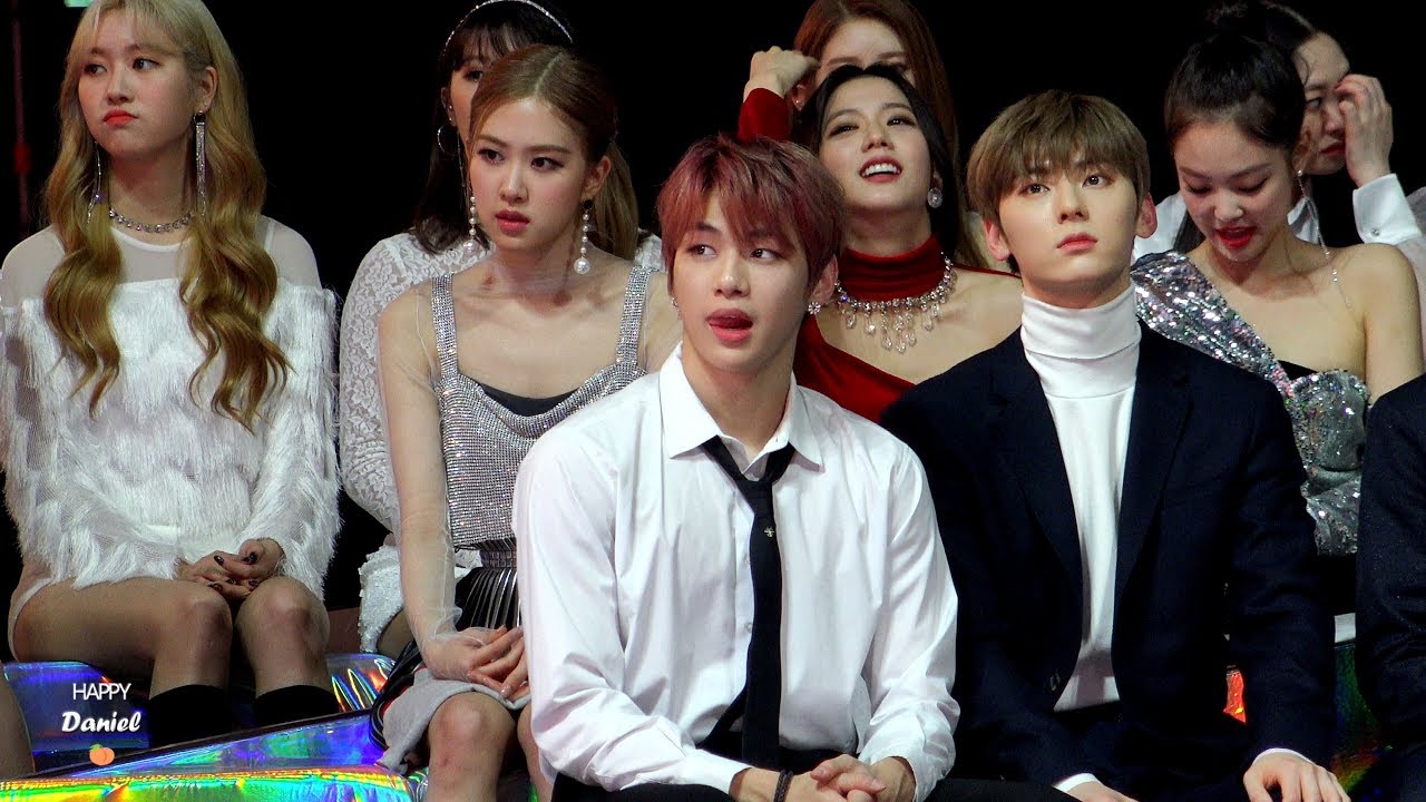 181201 MMA 로이킴 수상 축하해주는 강다니엘