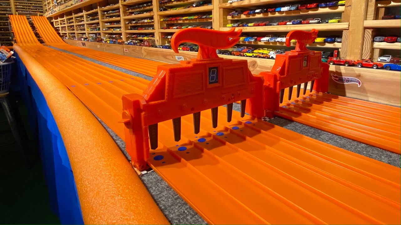 12-полосная дрэг-гонка Hot Wheels