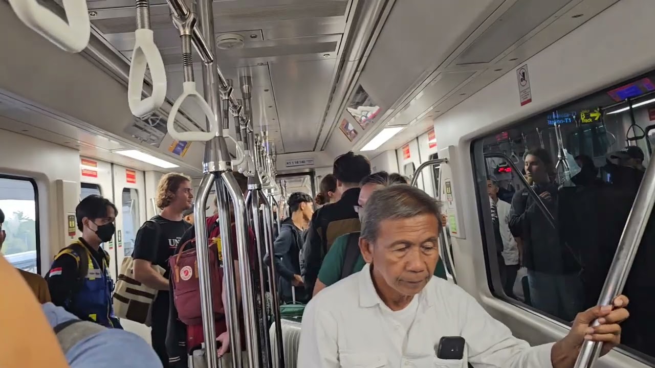 Keliling Bandara Dan Cobain Naik Kereta Area Bandara