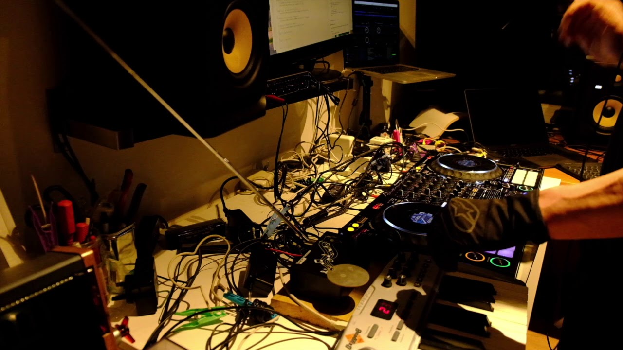 Theremin techno mix 1   01 jun 20