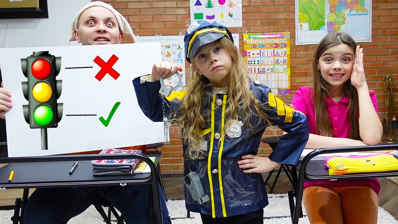 Melissa e POLITIST - Invatam Regulile de Circulatie