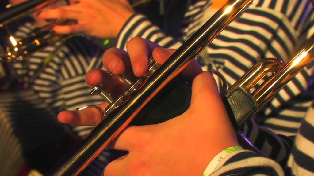 KIHNU VIRVE PEREANSAMBEL,TULE TAEVAS APPI JA KENTUKID KONTSERT TÕSTAMAAL 14.04.2012.