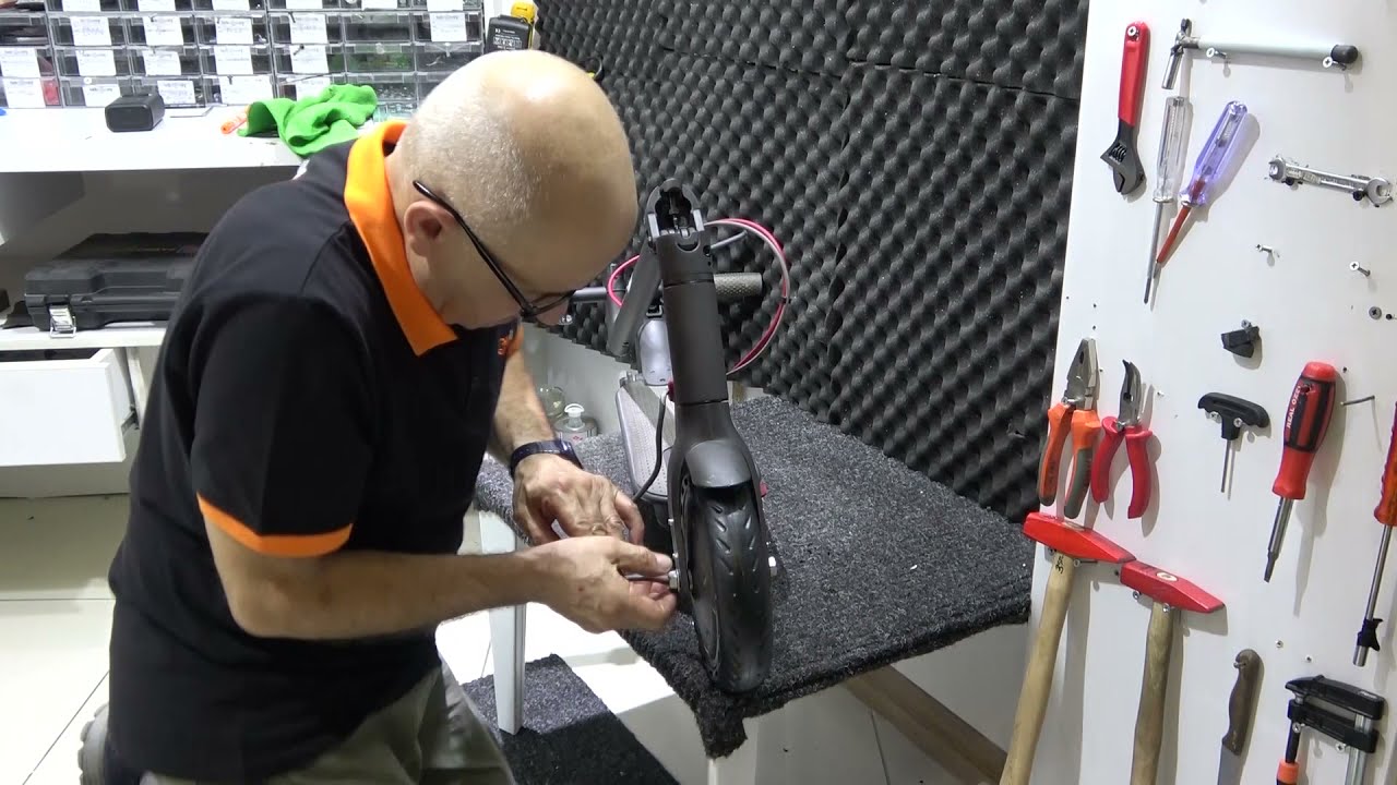 Xiaomi Elektrikli Scooter Dolgu Lastik Değişimi Nasıl Yapılır?