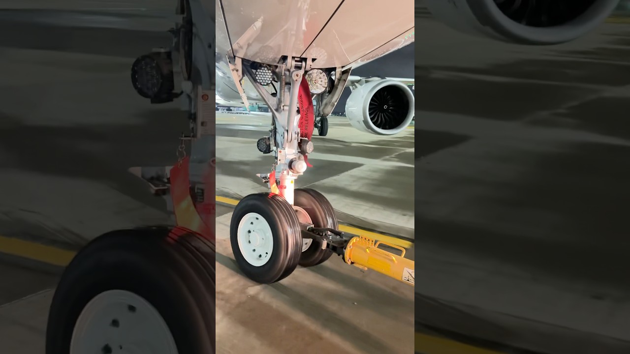 Aircraft pushback by tow truck. #airbus320neo #shifting #aviation