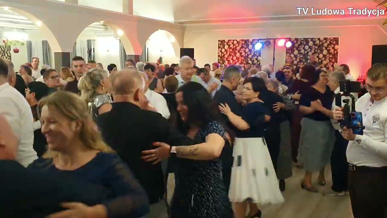 WYJĄTKOWO UDANA ZABAWA KARNAWAŁOWA a do Złotego Dworu zjechali wytrawni tancerze z całej okolicy 