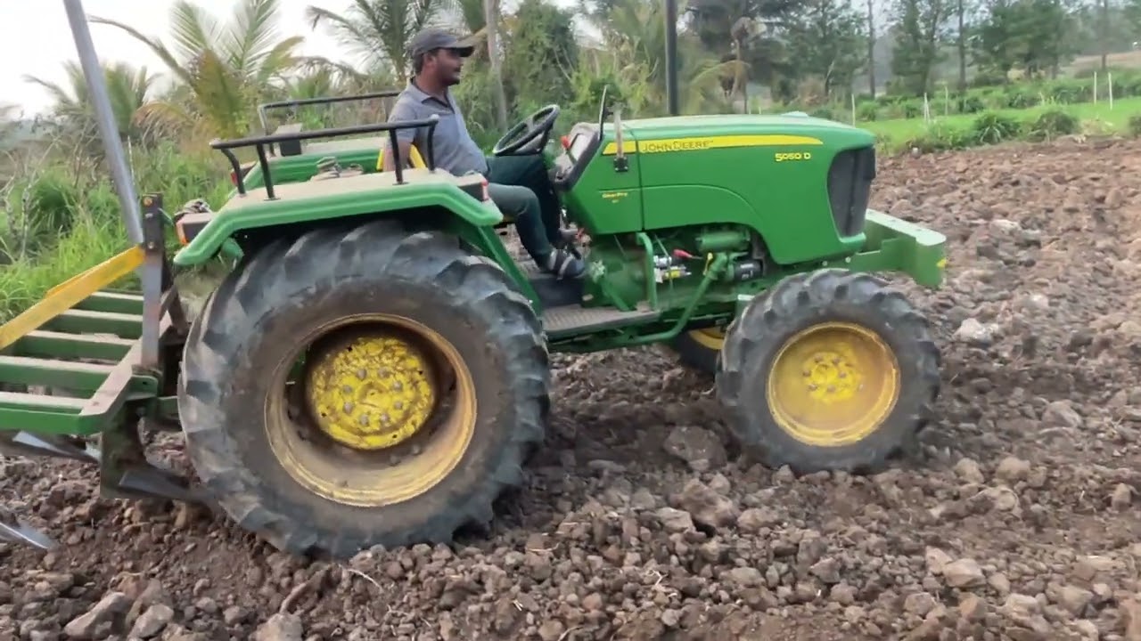 JOHN DEERE TRACTOR 5050 D GEARPRO￼ 6 4*4WD